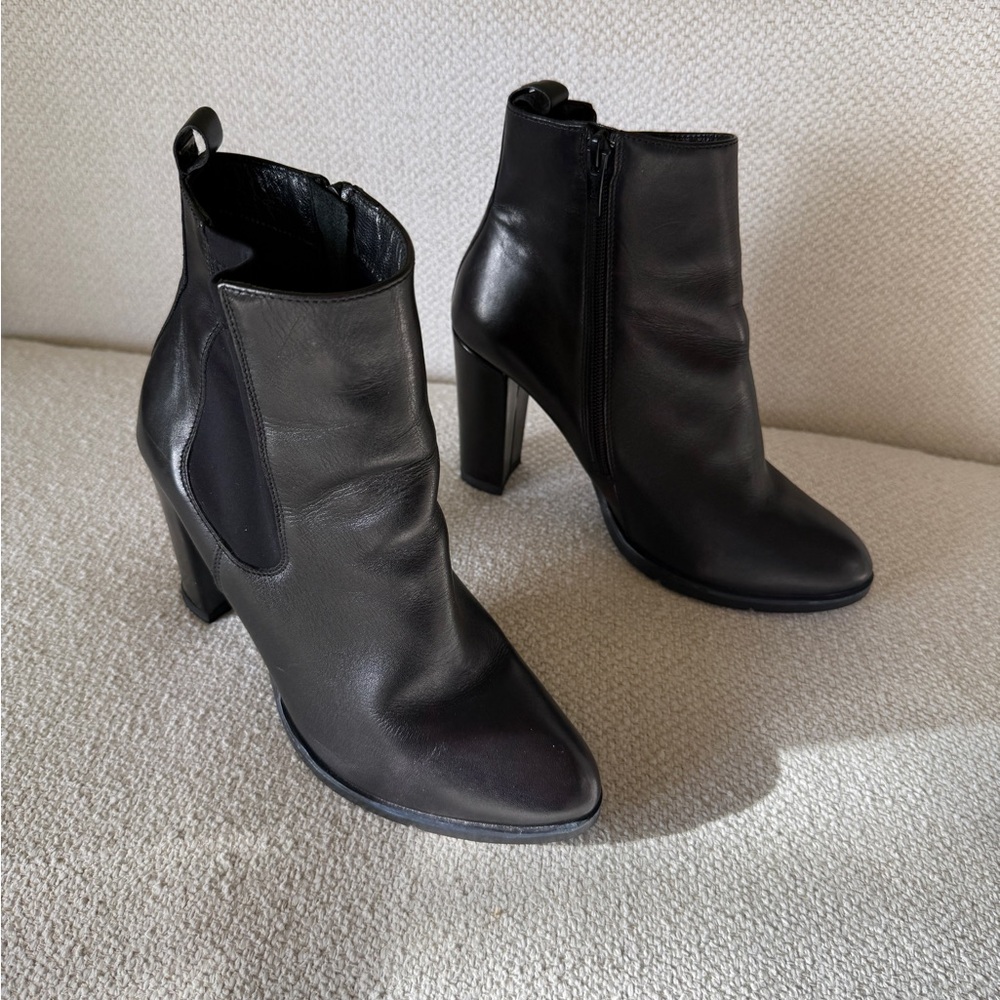 Wojas black leather ankle boots
